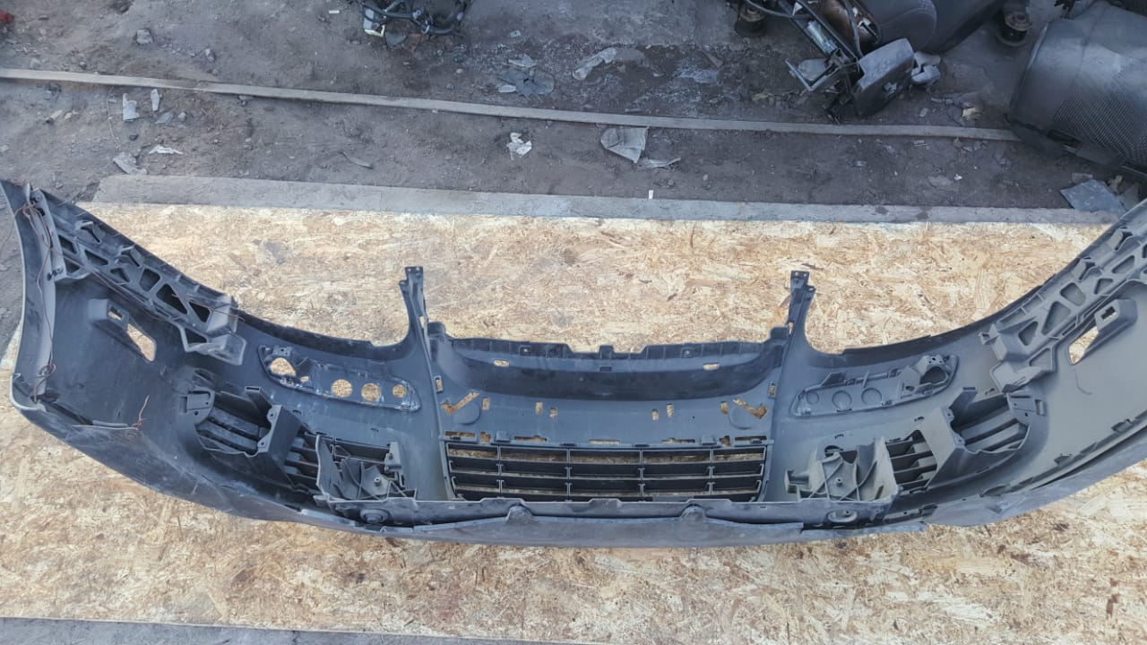 PARACHOQUES DELANTERO VOLKSWAGEN JETTA 2006-2010